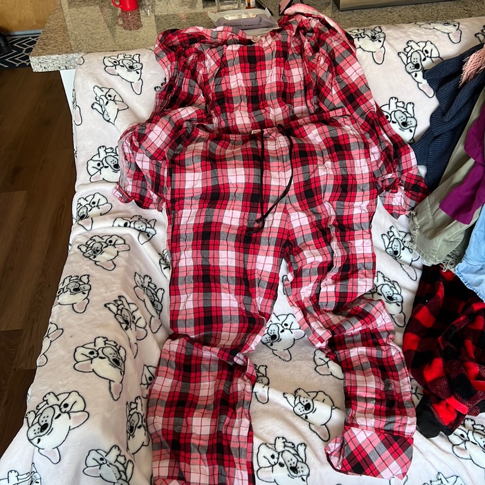 VS holiday sleepwear